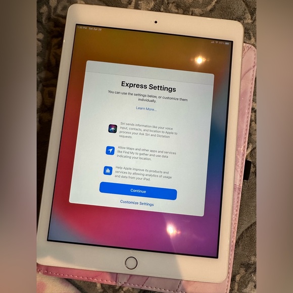 EUC Apple iPad Silver 5th generation 128GB model A1823 wifi + LTE Accessories - Picture 2 of 12